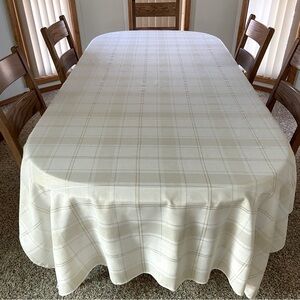 Threshold Tablecloth Oblong 60”x120” White with Metallic Gold and Silver Plaid